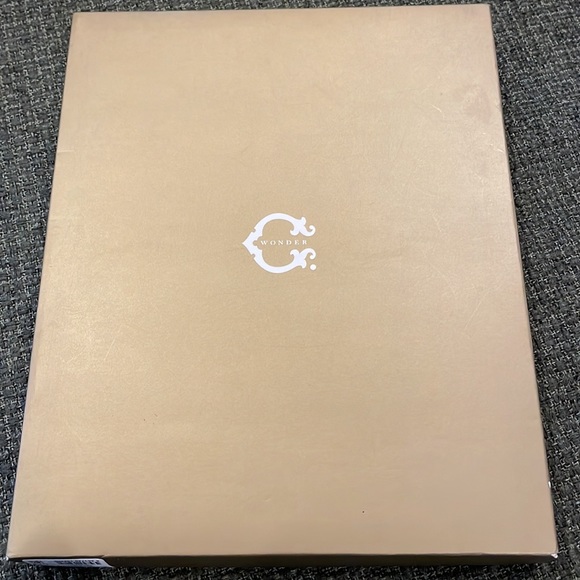 C. Wonder 4x6” cork gold frame - Picture 2 of 6